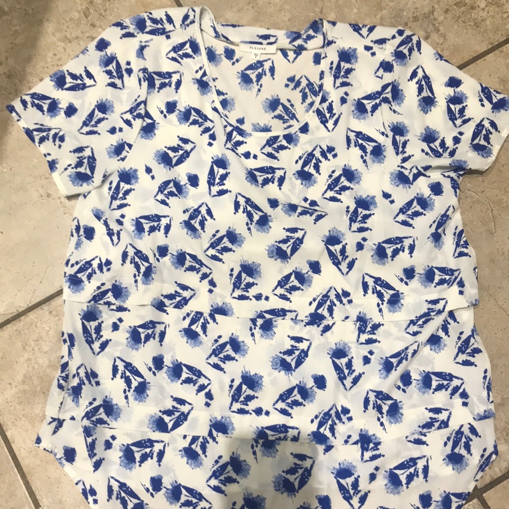 Pleione ladies top size M